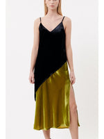Load image into Gallery viewer, Engy Velvet Dress in Bleu Marine
