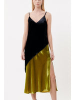 Load image into Gallery viewer, Engy Velvet Dress in Bleu Marine