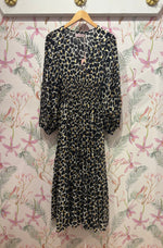 Load image into Gallery viewer, Stepping Stones Whispers Dress in Black