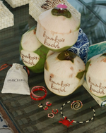 Load image into Gallery viewer, Clarte Bangle in Green and Red