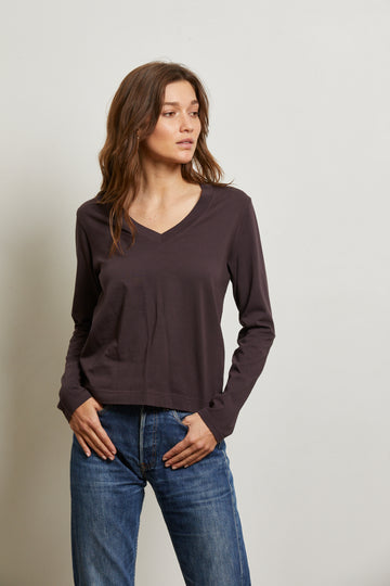 Sinatra Ringspun Cotton Long Sleeve V-Neck in Cocoa