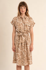 Load image into Gallery viewer, Printed Shirt Dress in Camel Mathilde
