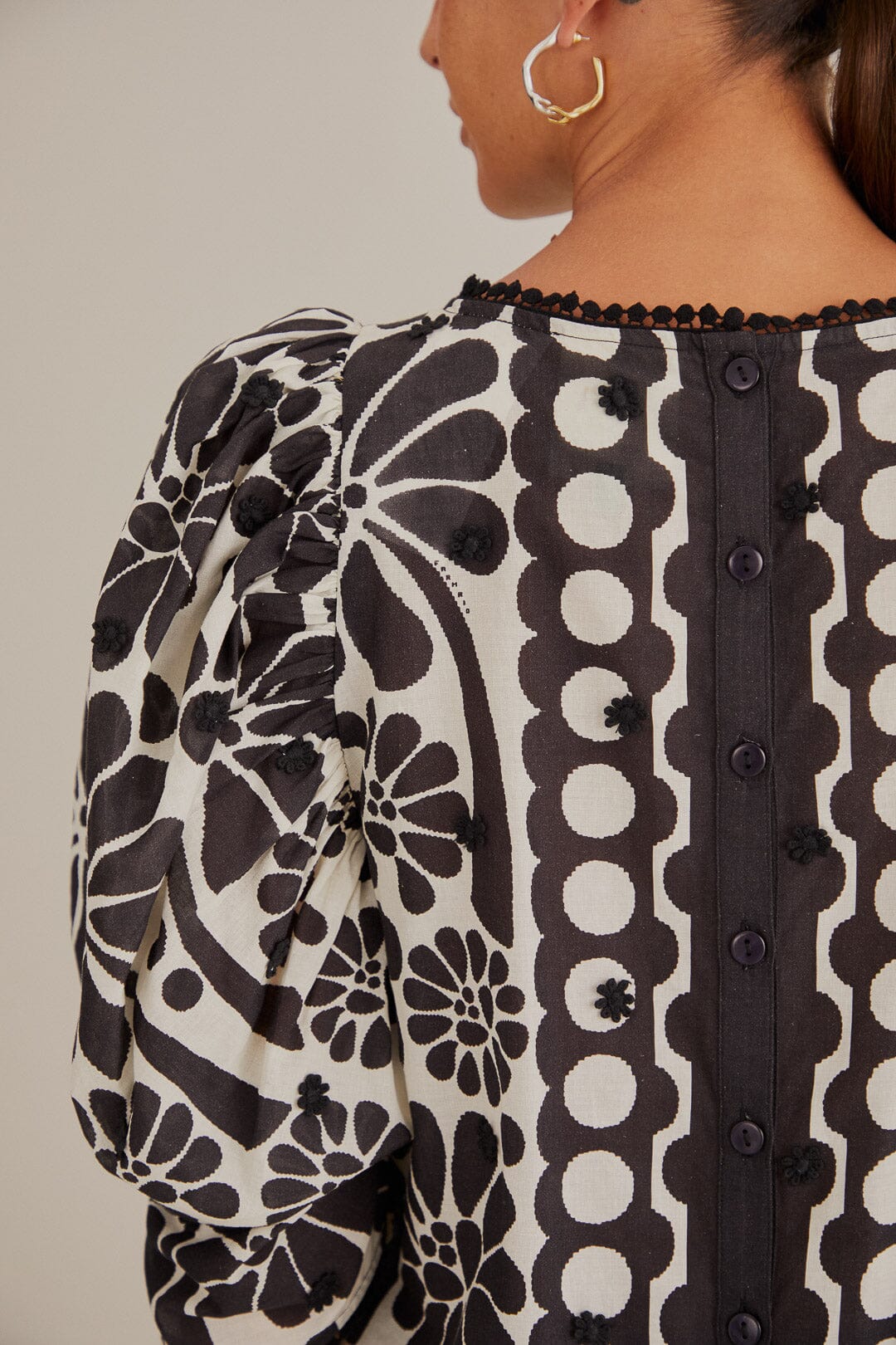 Puff Sleeve Blouse in Black Palermo