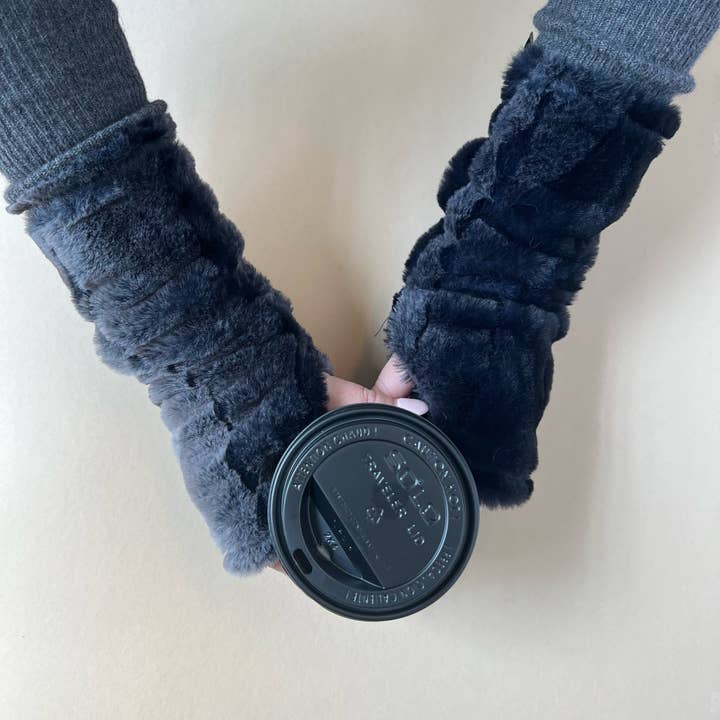 Faux Fur Fingerless Gloves in Black/Grey