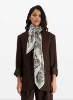 Load image into Gallery viewer, Central Park Scarf in White
