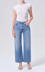 Load image into Gallery viewer, Harper Crop Jean in Kindle
