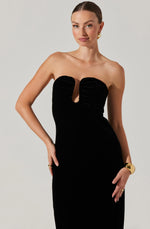 Load image into Gallery viewer, Arista Sweetheart Velvet Midi Dress in Black
