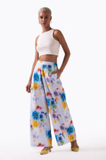 Load image into Gallery viewer, Lana Pant in Blue Sky Floral
