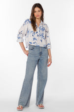 Load image into Gallery viewer, Chandler Button Down in Washed Waterflower
