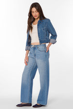 Load image into Gallery viewer, Happy Cropped Jacket in Senna Blue
