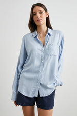 Load image into Gallery viewer, Hunter Shirt in Chambray Heather
