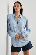Load image into Gallery viewer, Hunter Shirt in Chambray Heather
