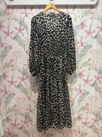 Load image into Gallery viewer, Stepping Stones Whispers Dress in Black
