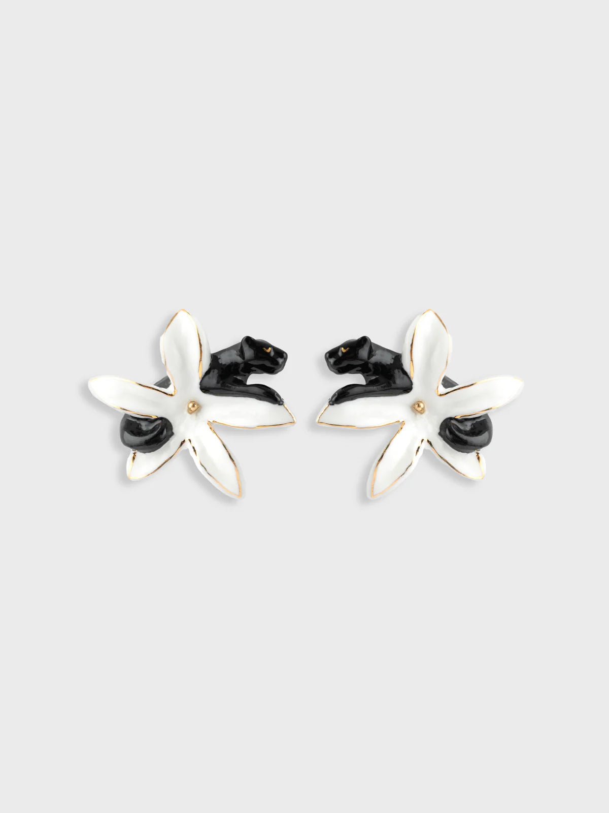 Black Panther & White Erine Flower Stud Earrings