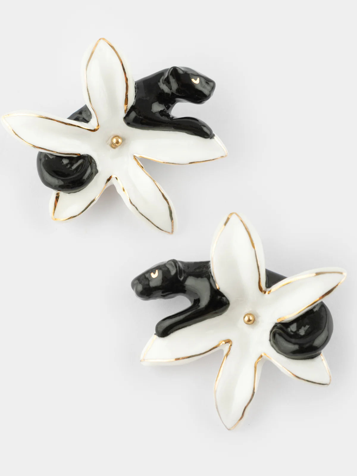Black Panther & White Erine Flower Stud Earrings