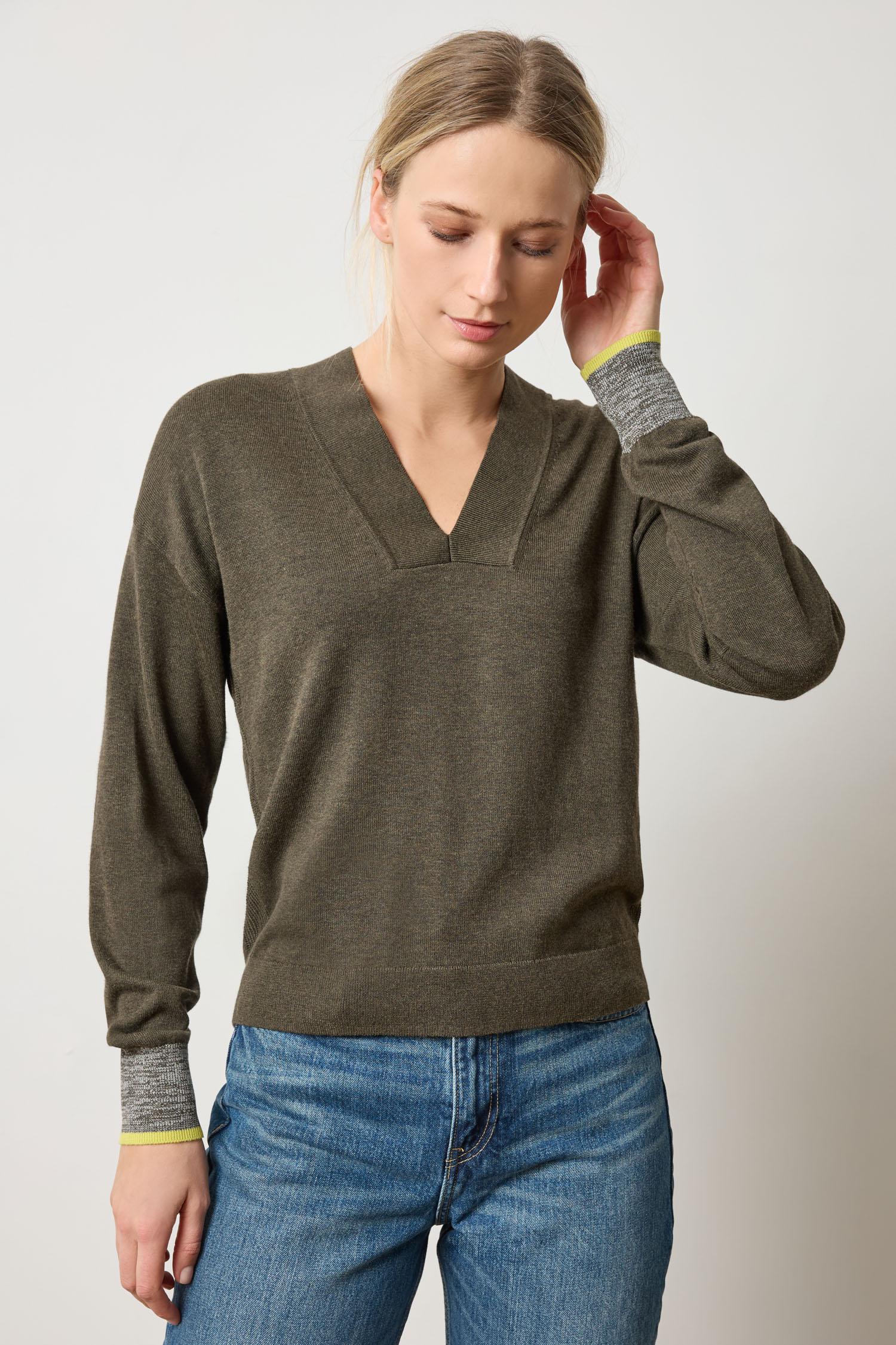 V-Neck Pullover Sweater in Fir