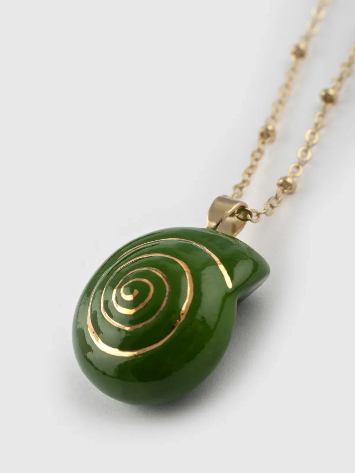 Green Snail Long Necklace