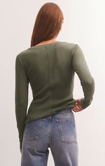 Load image into Gallery viewer, Sirena Rib Long Sleeved Tee in Evergreen
