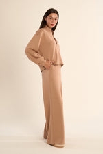Load image into Gallery viewer, Edie Sweatshirt in Camel
