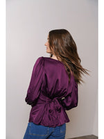 Load image into Gallery viewer, Sura Popover Top in Plum
