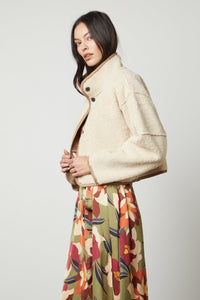 Kelly Short Lux Sherpa Reversible Jacket in Sand