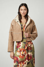 Load image into Gallery viewer, Kelly Short Lux Sherpa Reversible Jacket in Sand
