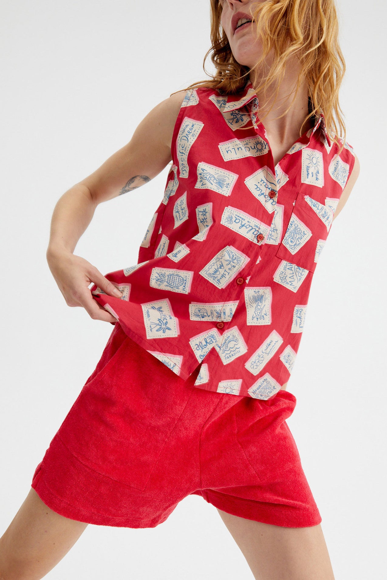 Postcard Print Sleeveless Top in Red Aloha